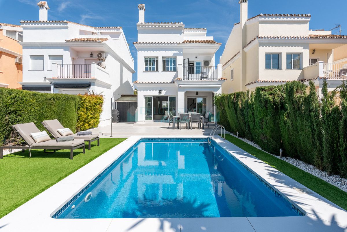 Villa for sale in Bel Air, Estepona
