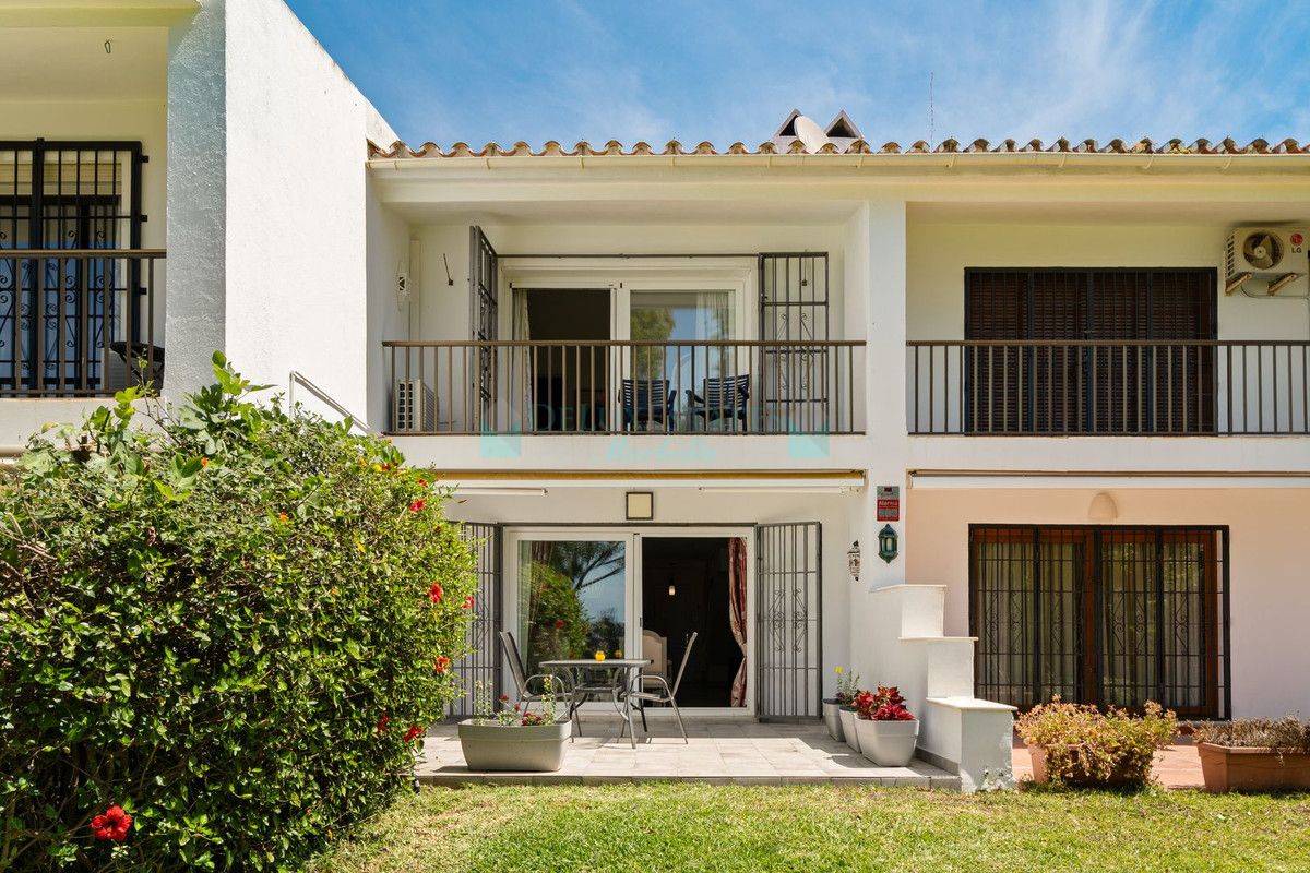 Adosado en venta en Atalaya, Estepona