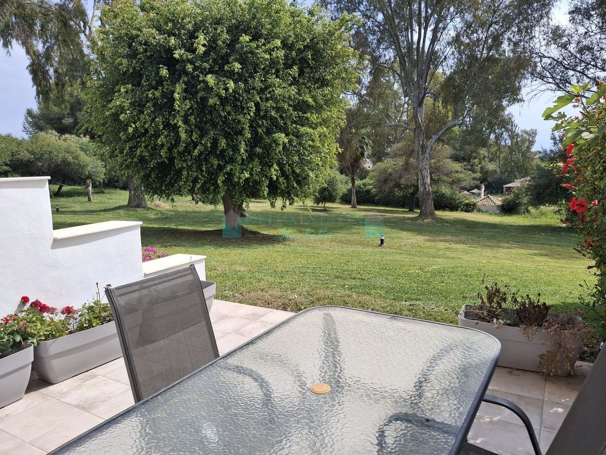 Adosado en venta en Atalaya, Estepona