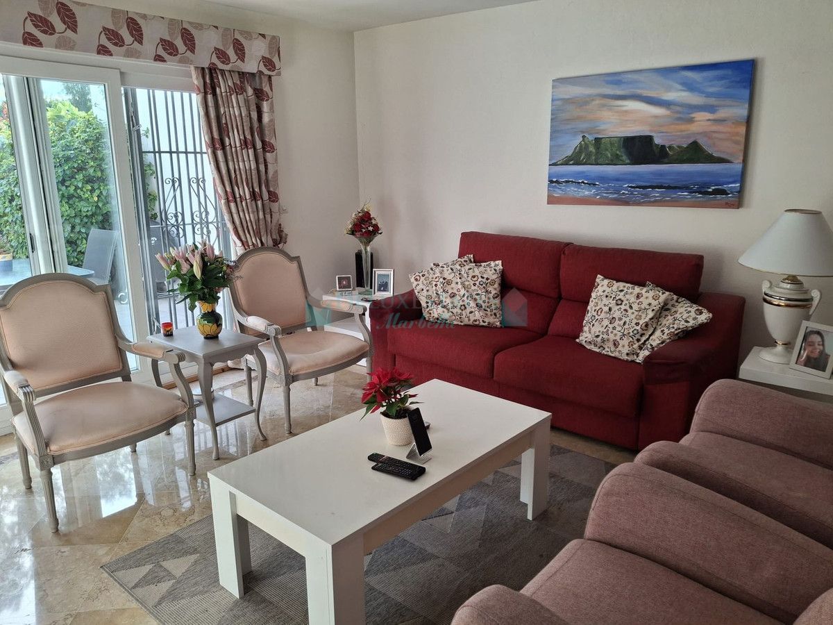 Adosado en venta en Atalaya, Estepona