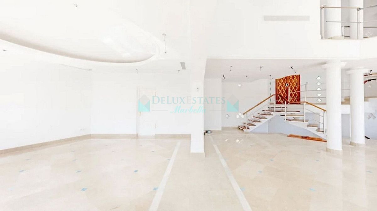 Villa for sale in El Almendro, Benahavis