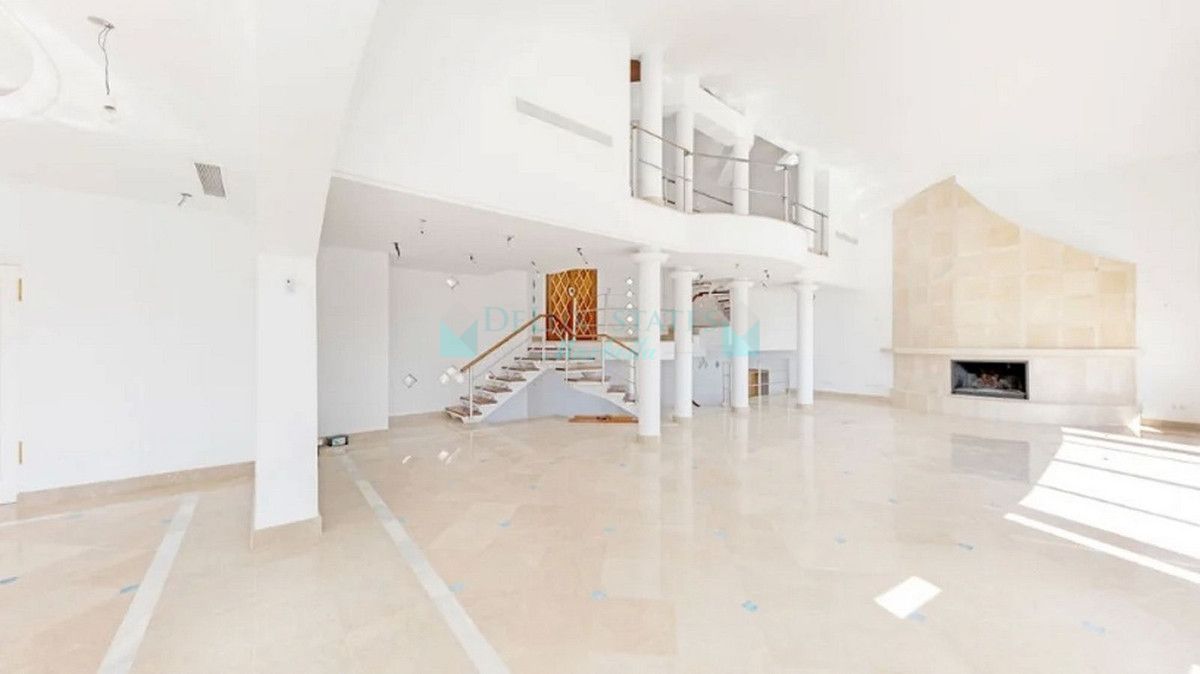 Villa for sale in El Almendro, Benahavis