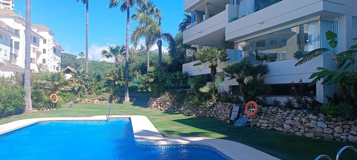 Apartment for sale in Elviria, Marbella East
