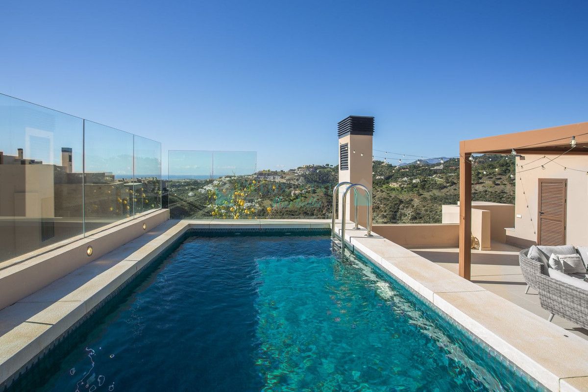 Penthouse for sale in La Quinta, Benahavis