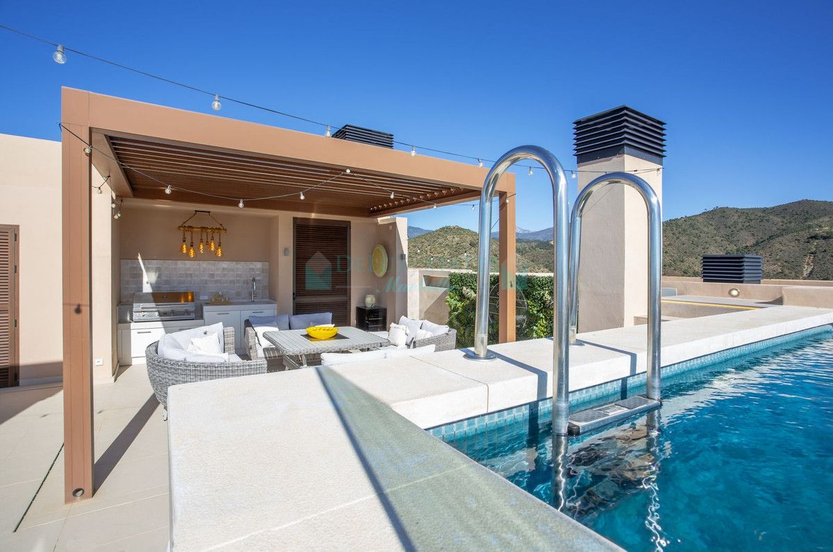 Penthouse for sale in La Quinta, Benahavis