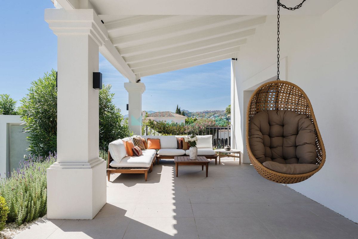 Villa for sale in Nueva Andalucia