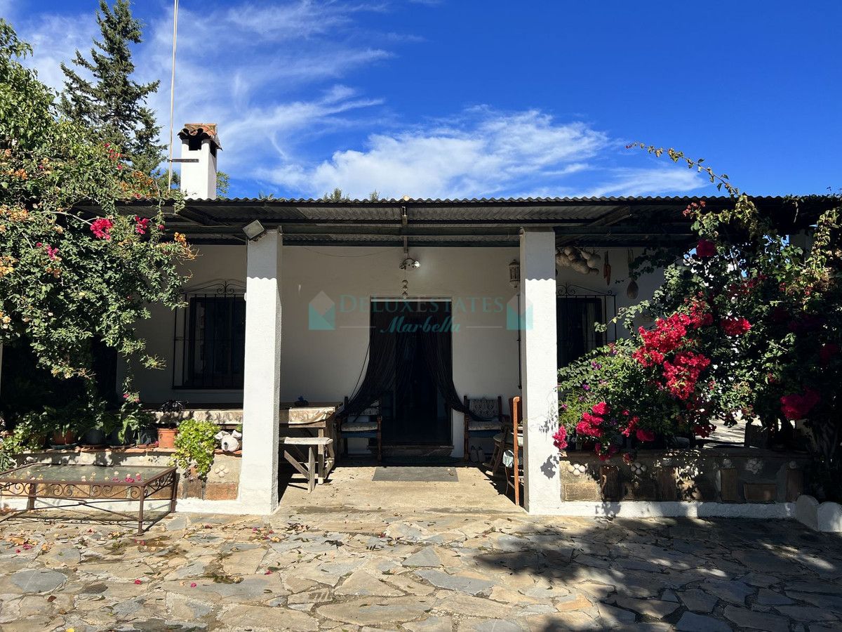 Finca for sale in New Golden Mile, Estepona