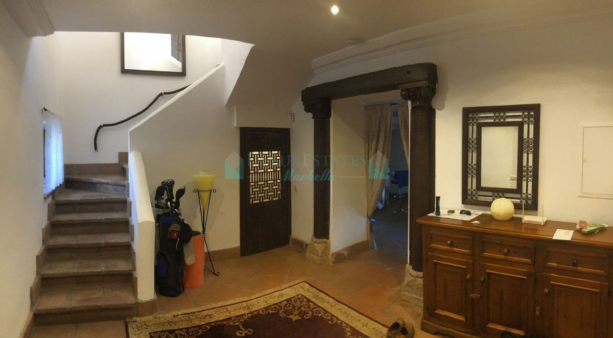 Finca for sale in Estepona