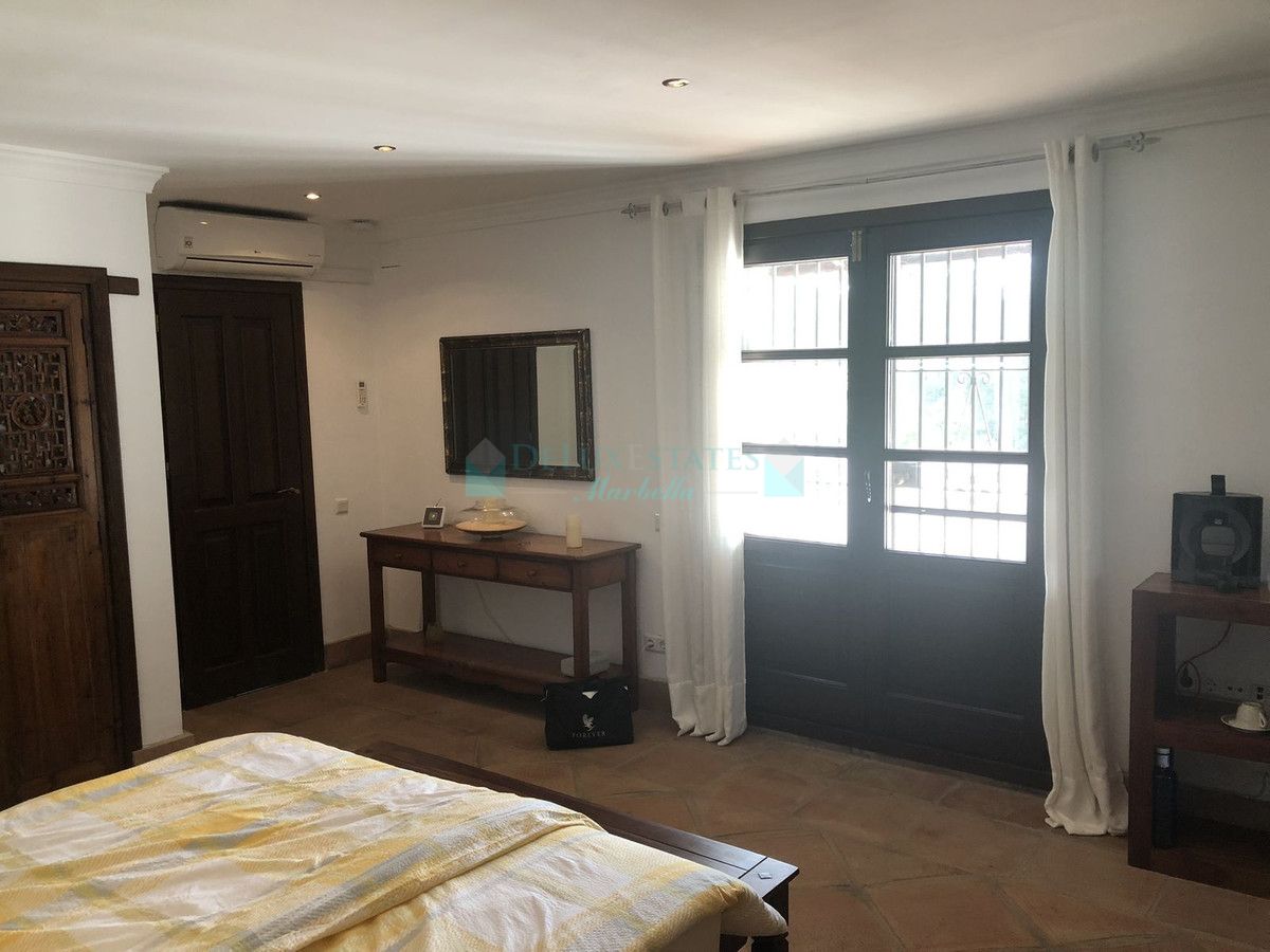 Finca for sale in Estepona