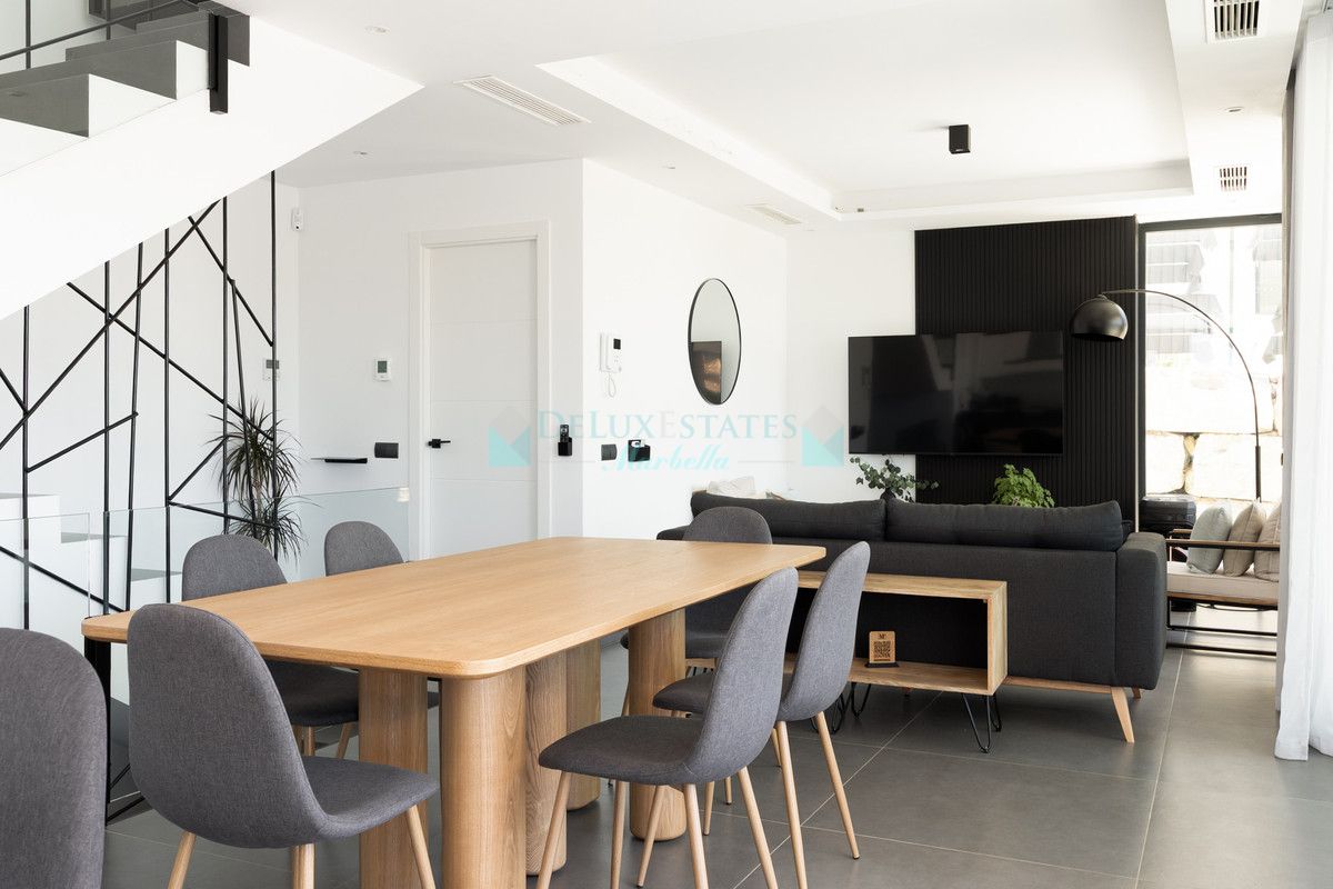 Villa for sale in Valle Romano, Estepona