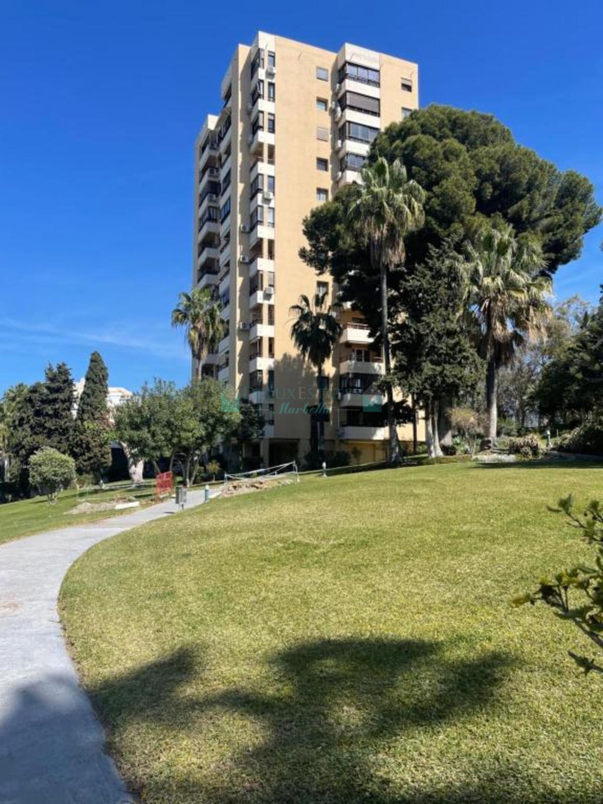 Studio for sale in Nueva Andalucia