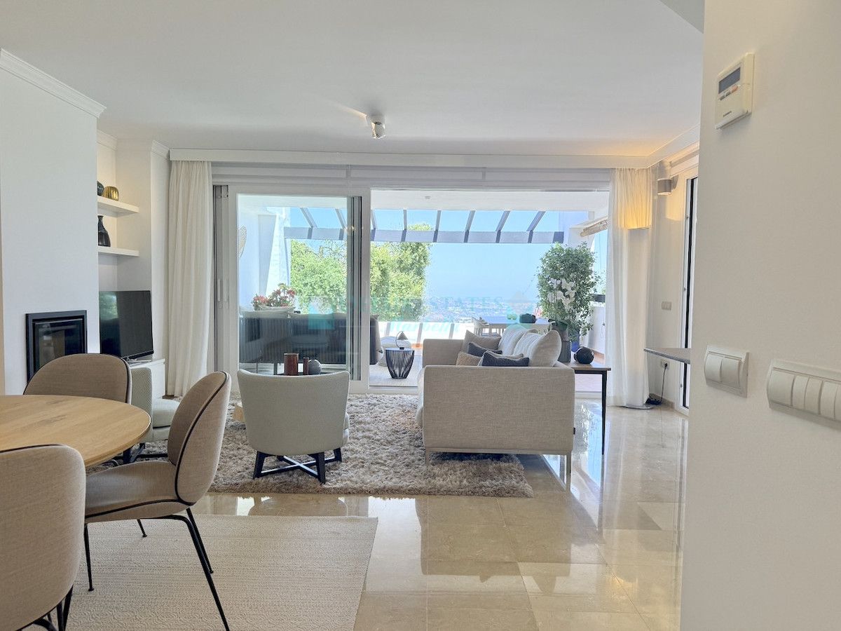 Apartment for sale in La Mairena, Marbella East
