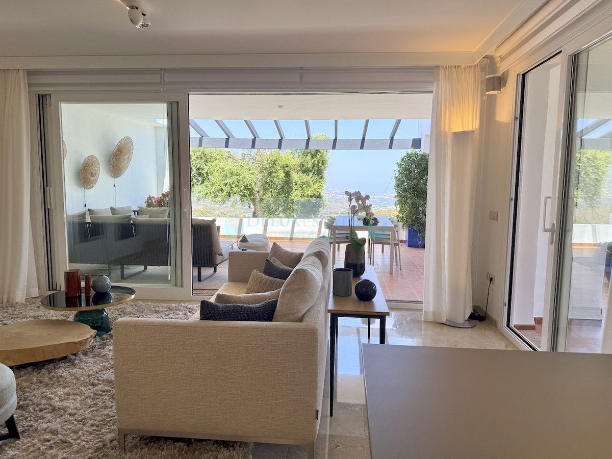 Apartment for sale in La Mairena, Marbella East