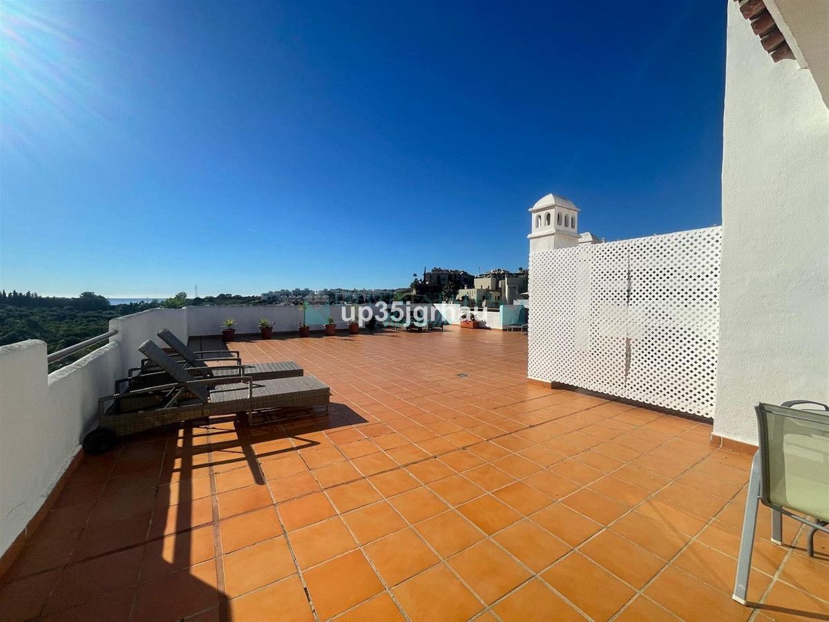 Penthouse for sale in Selwo, Estepona