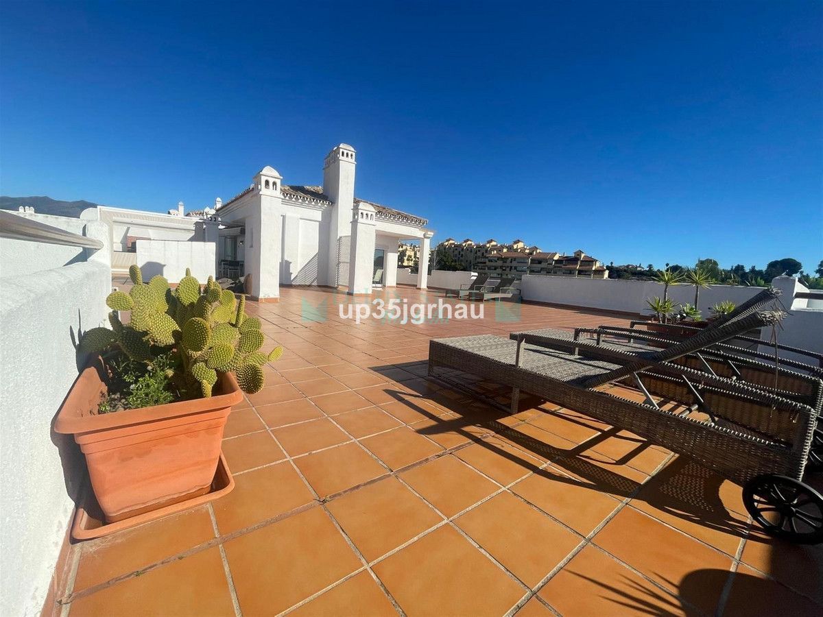 Penthouse for sale in Selwo, Estepona
