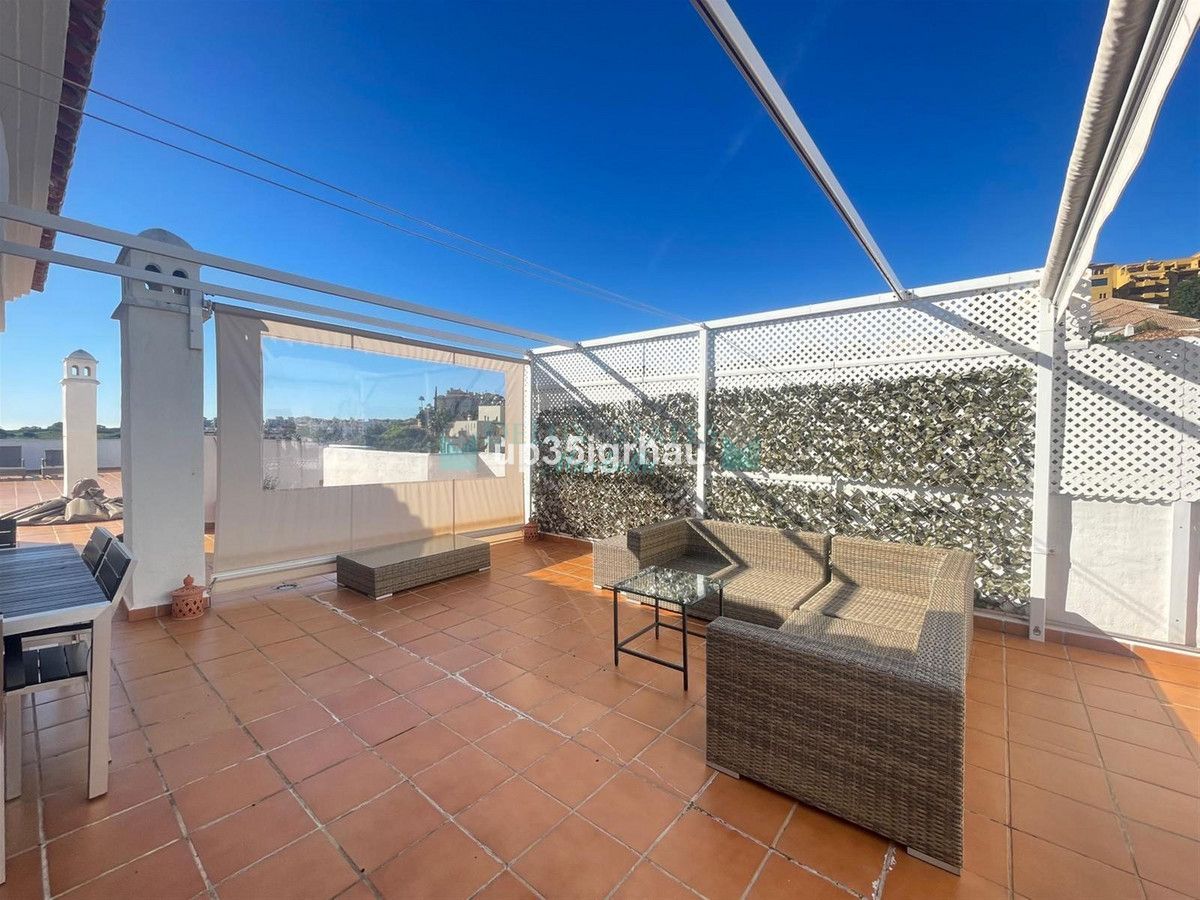 Penthouse for sale in Selwo, Estepona