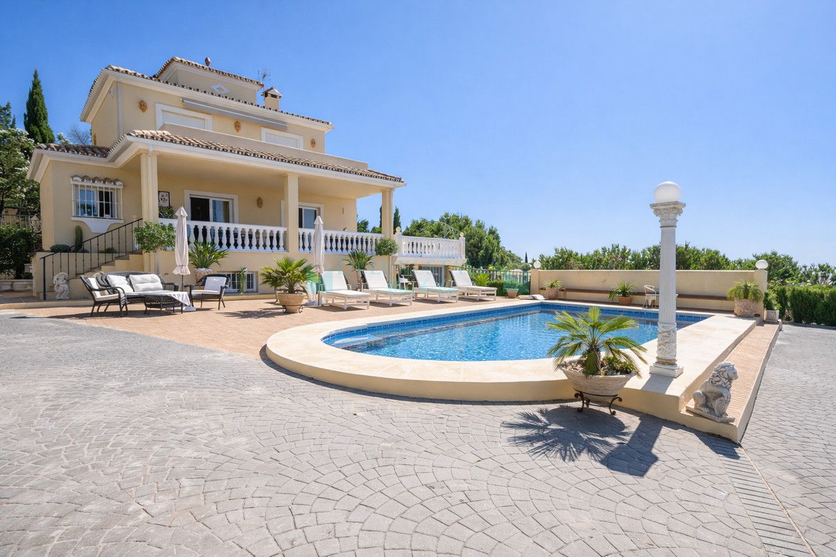 Finca for sale in Estepona
