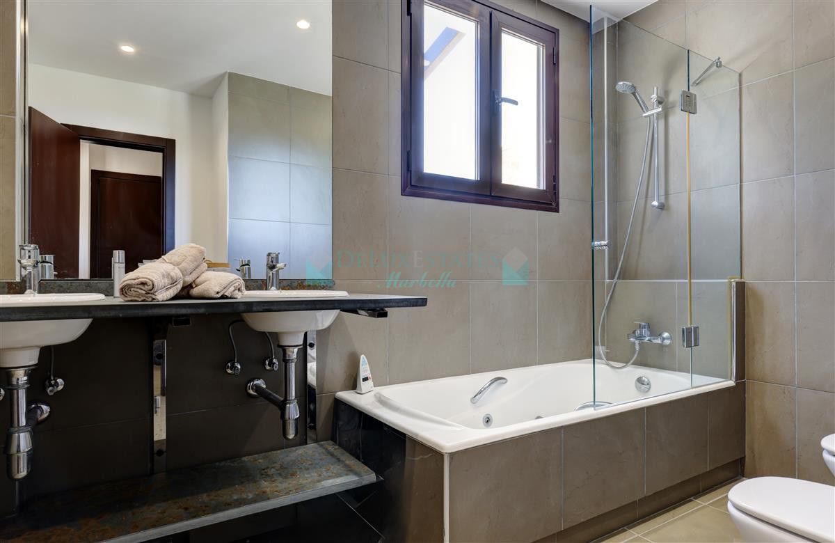 Town House for rent in Estepona