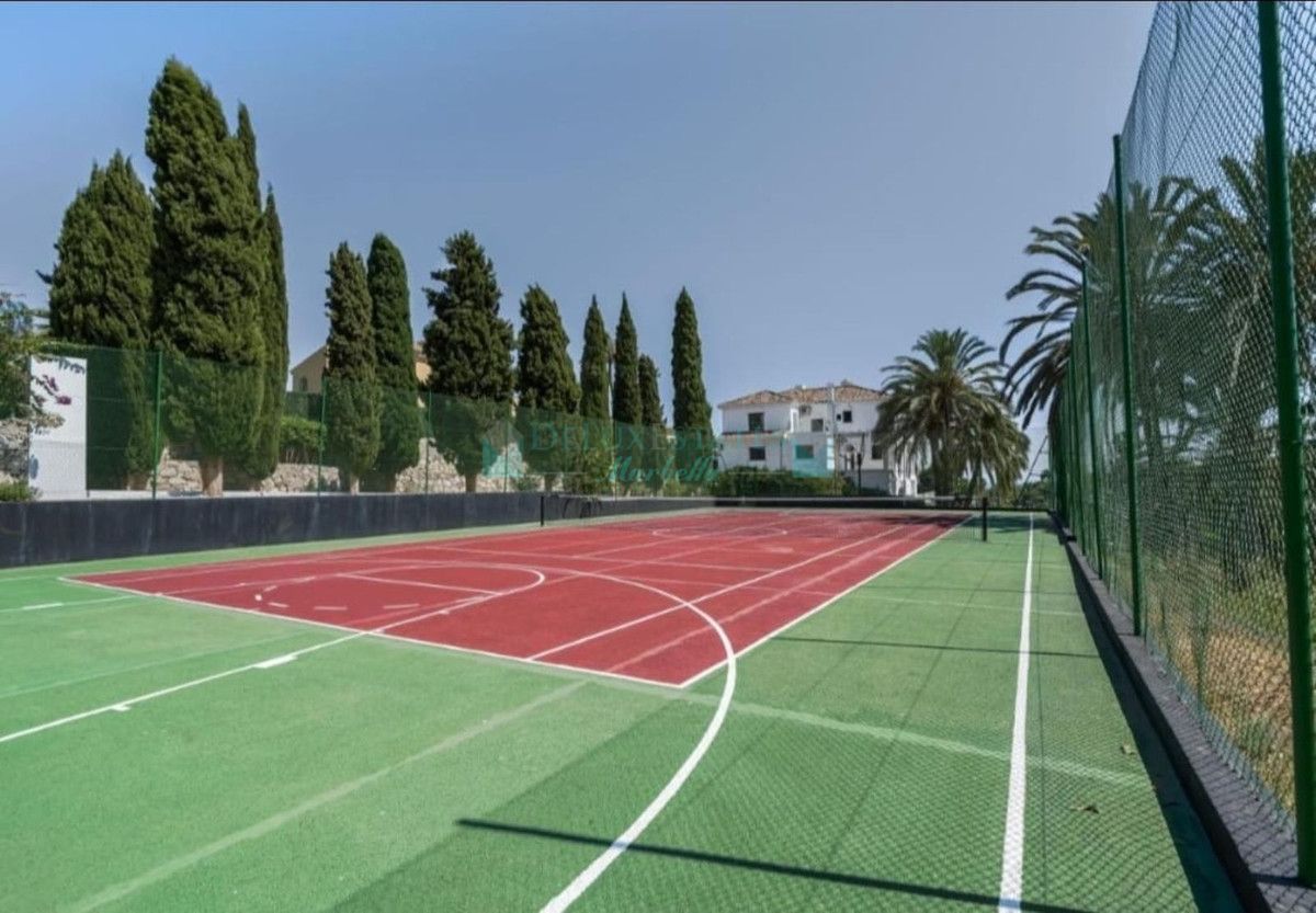 Villa for rent in Nueva Andalucia