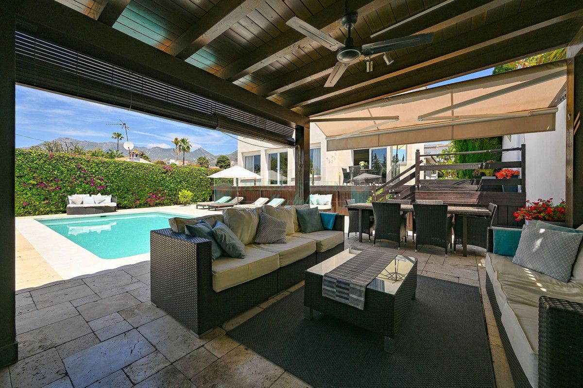 Villa for sale in Rio Real, Marbella East