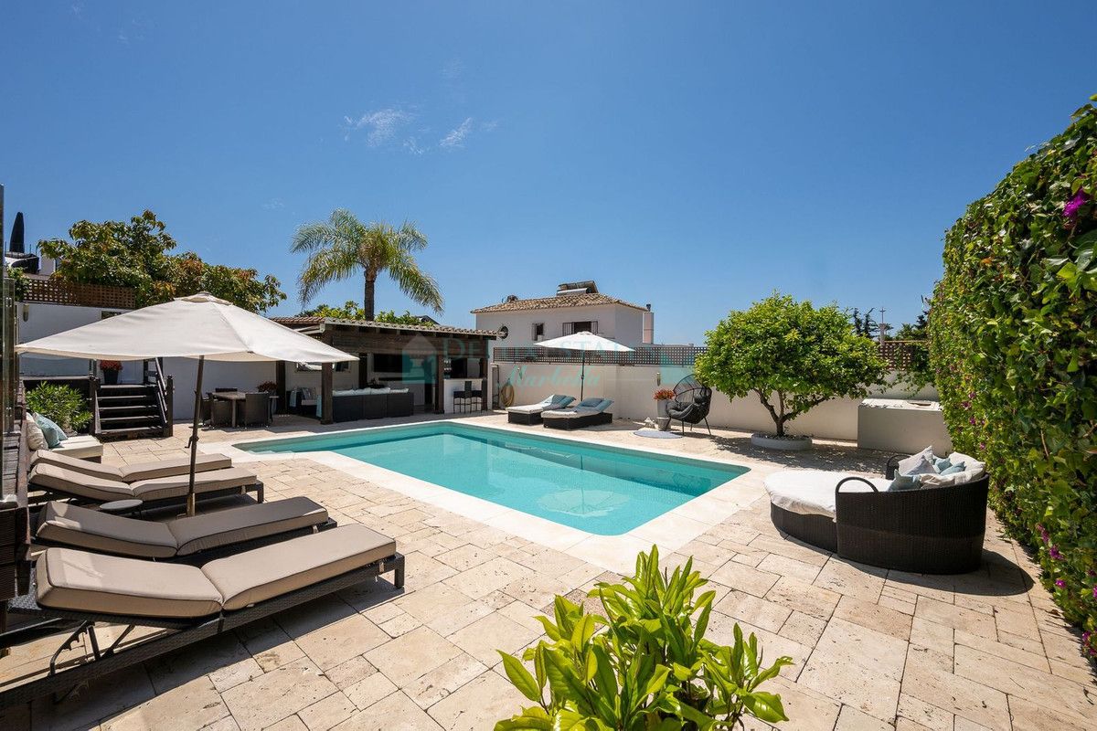 Villa for sale in Rio Real, Marbella East
