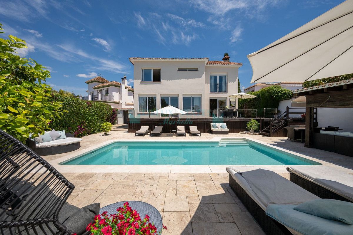 Villa for sale in Rio Real, Marbella East