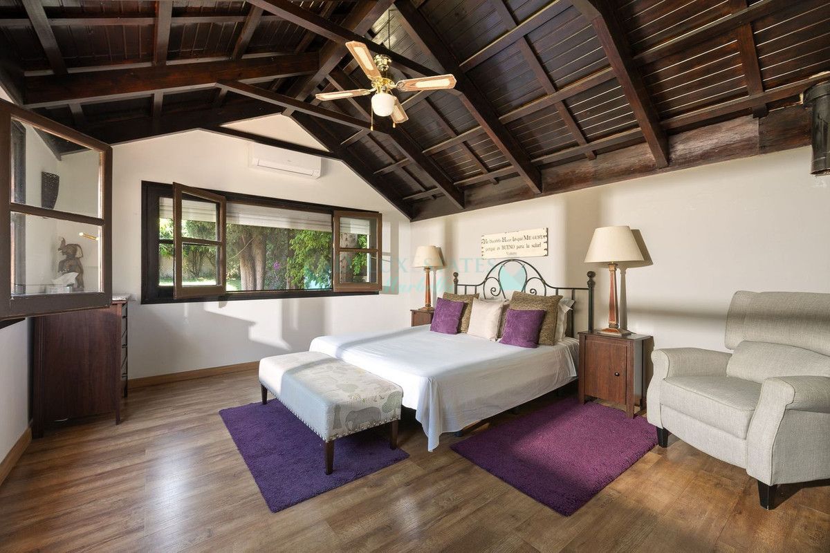 Villa for sale in Rio Real, Marbella East