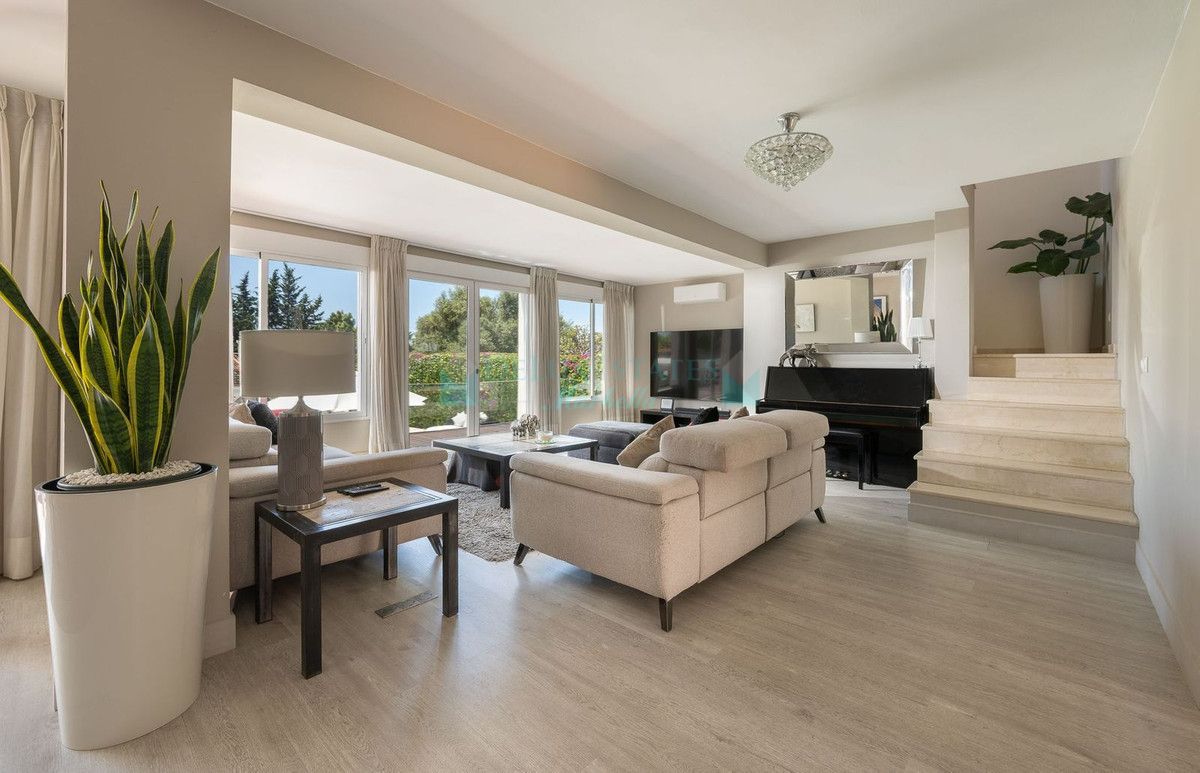 Villa for sale in Rio Real, Marbella East