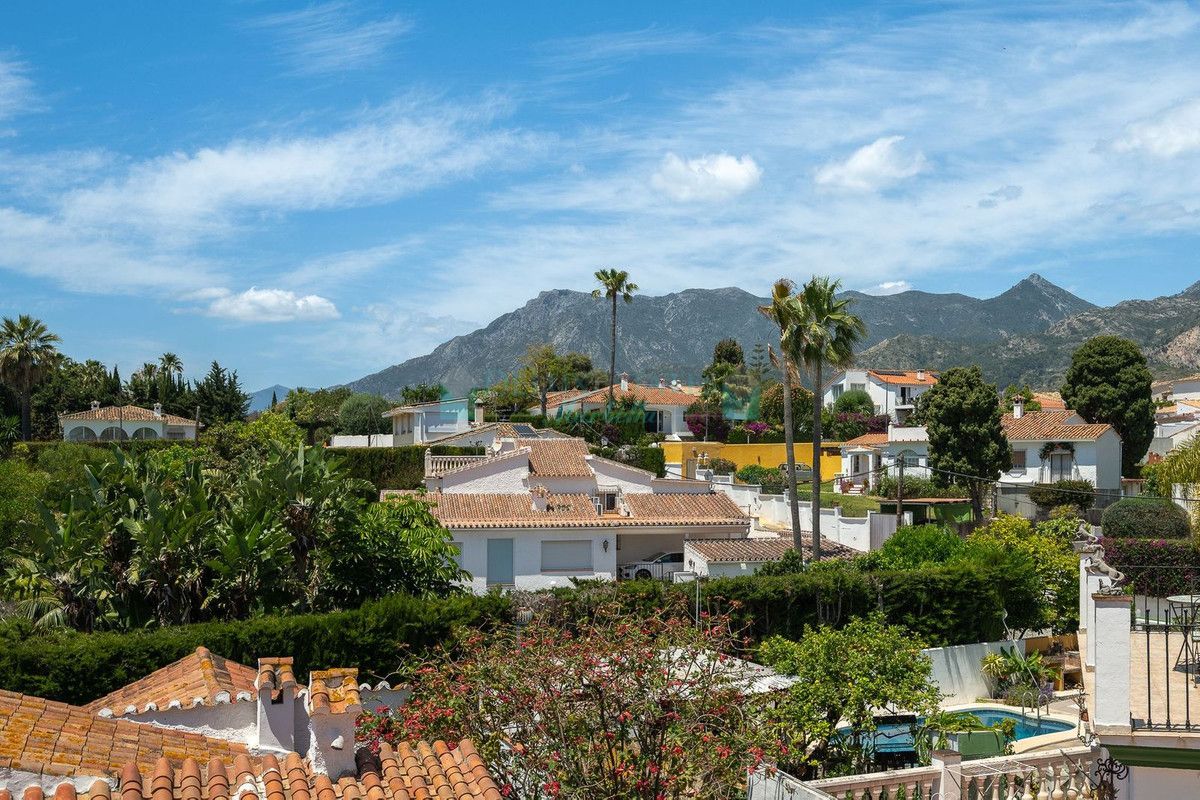 Villa for sale in Rio Real, Marbella East