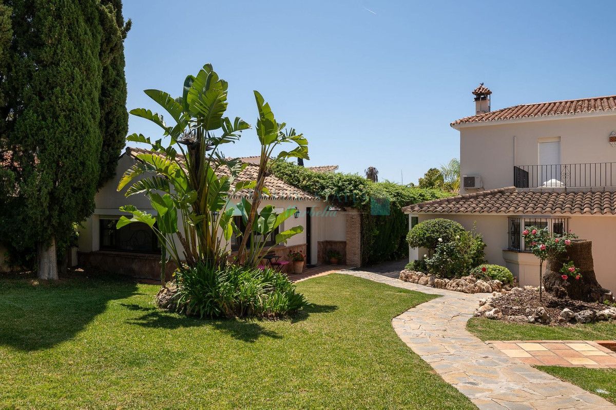 Villa for sale in Rio Real, Marbella East