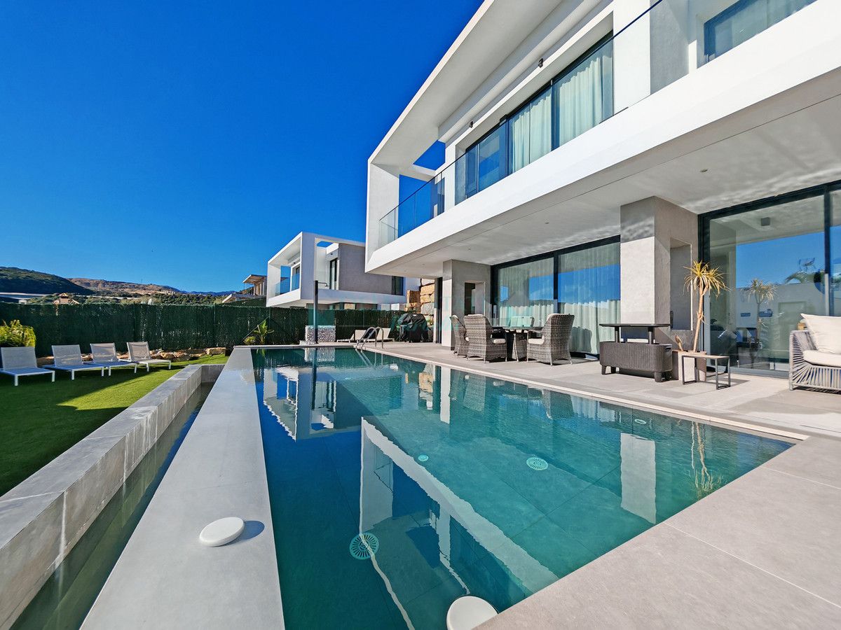 Villa for sale in Valle Romano, Estepona