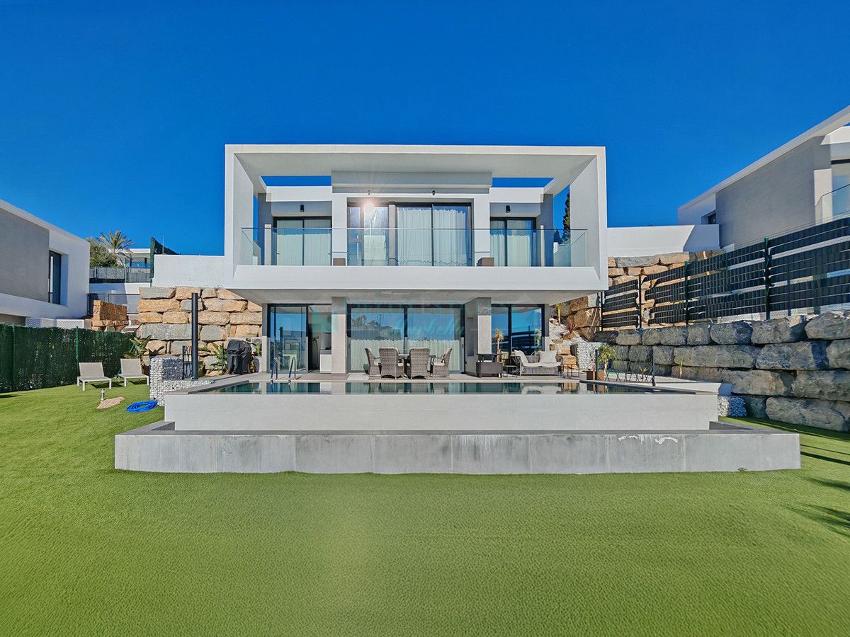 Villa for sale in Valle Romano, Estepona