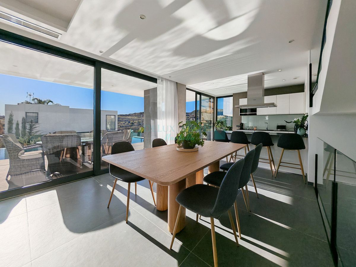 Villa for sale in Valle Romano, Estepona