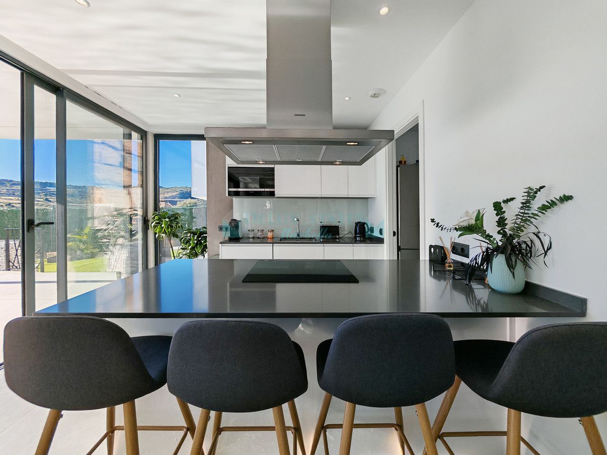 Villa for sale in Valle Romano, Estepona