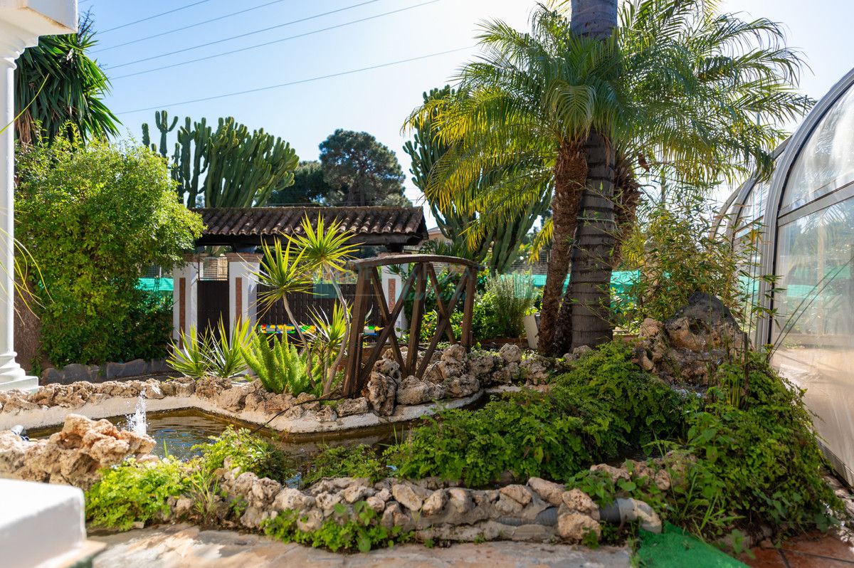 Villa for sale in Las Chapas, Marbella East