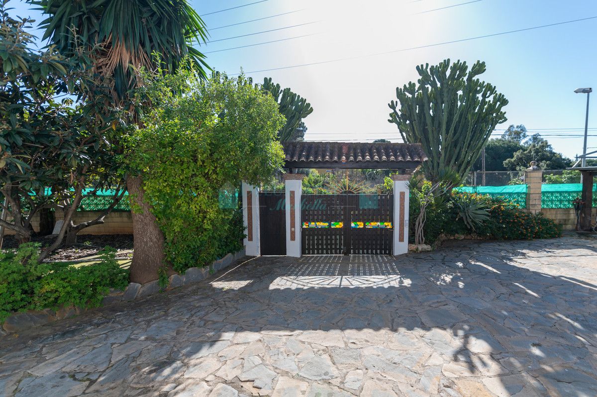 Villa for sale in Las Chapas, Marbella East
