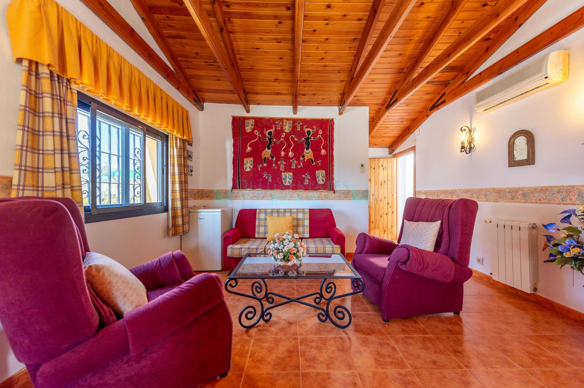 Villa for sale in Las Chapas, Marbella East