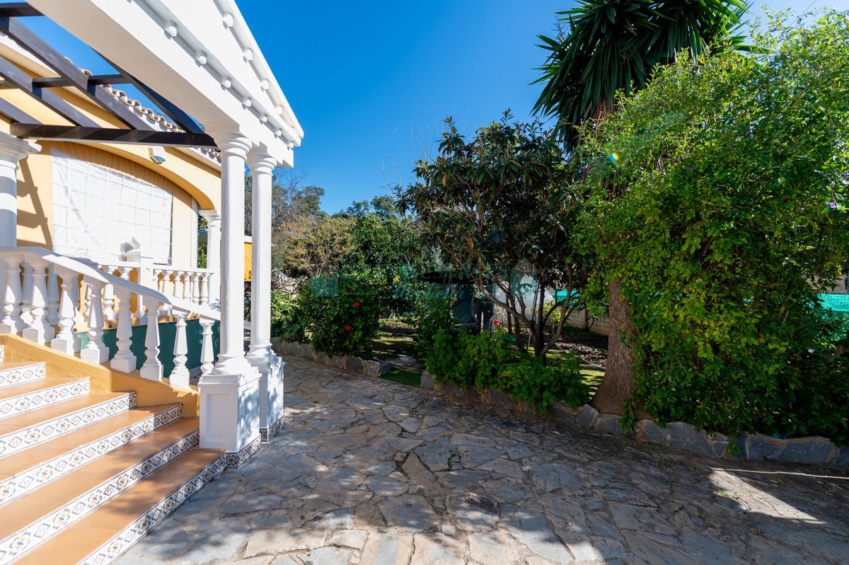 Villa for sale in Las Chapas, Marbella East