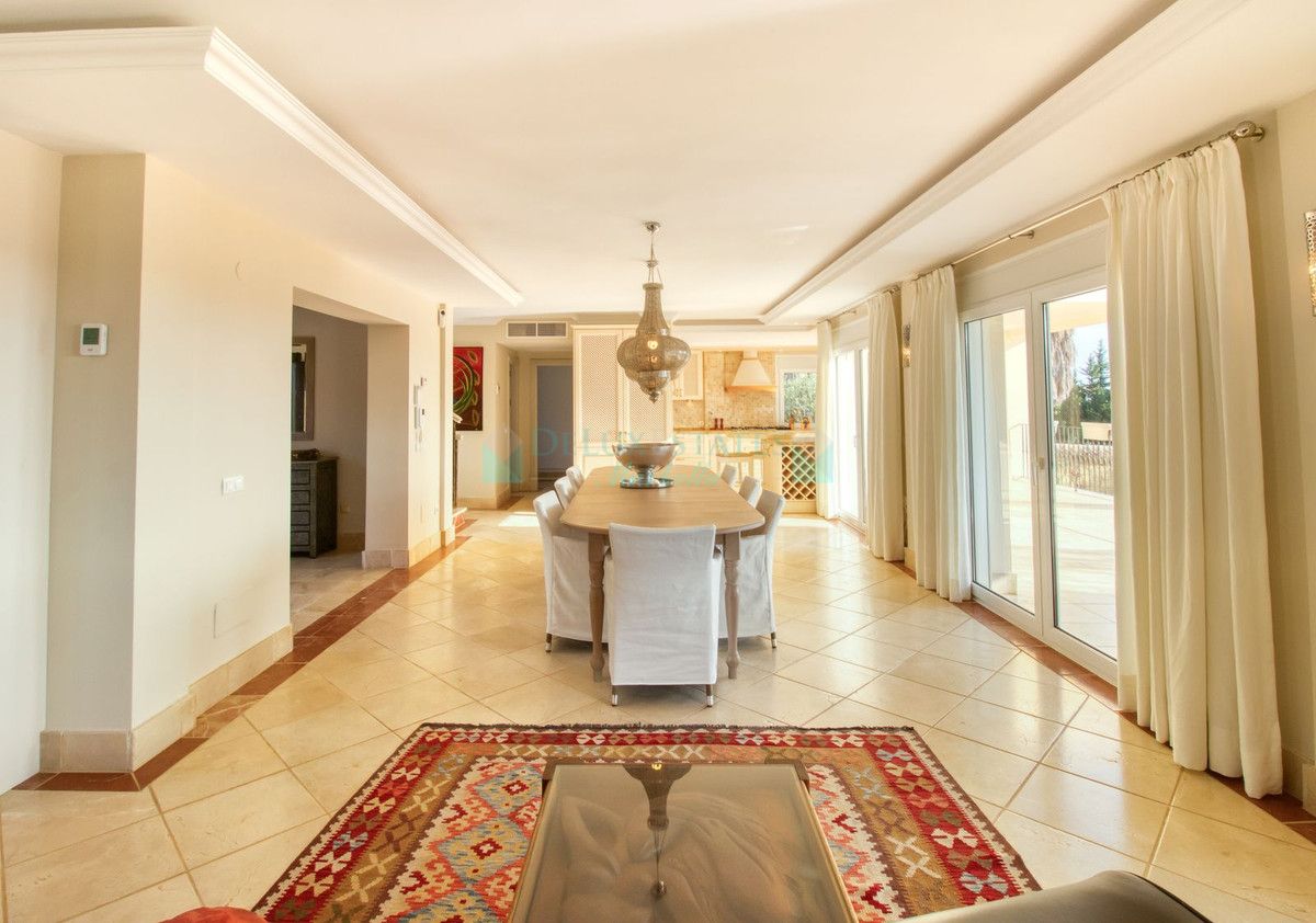 Villa for sale in Estepona