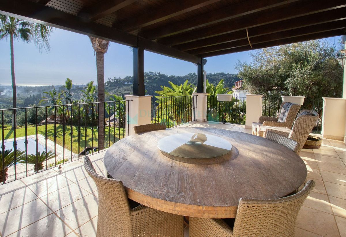 Villa for sale in Estepona