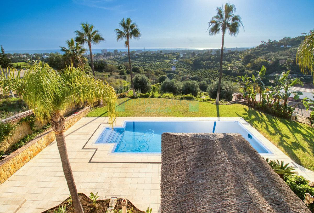 Villa for sale in Estepona