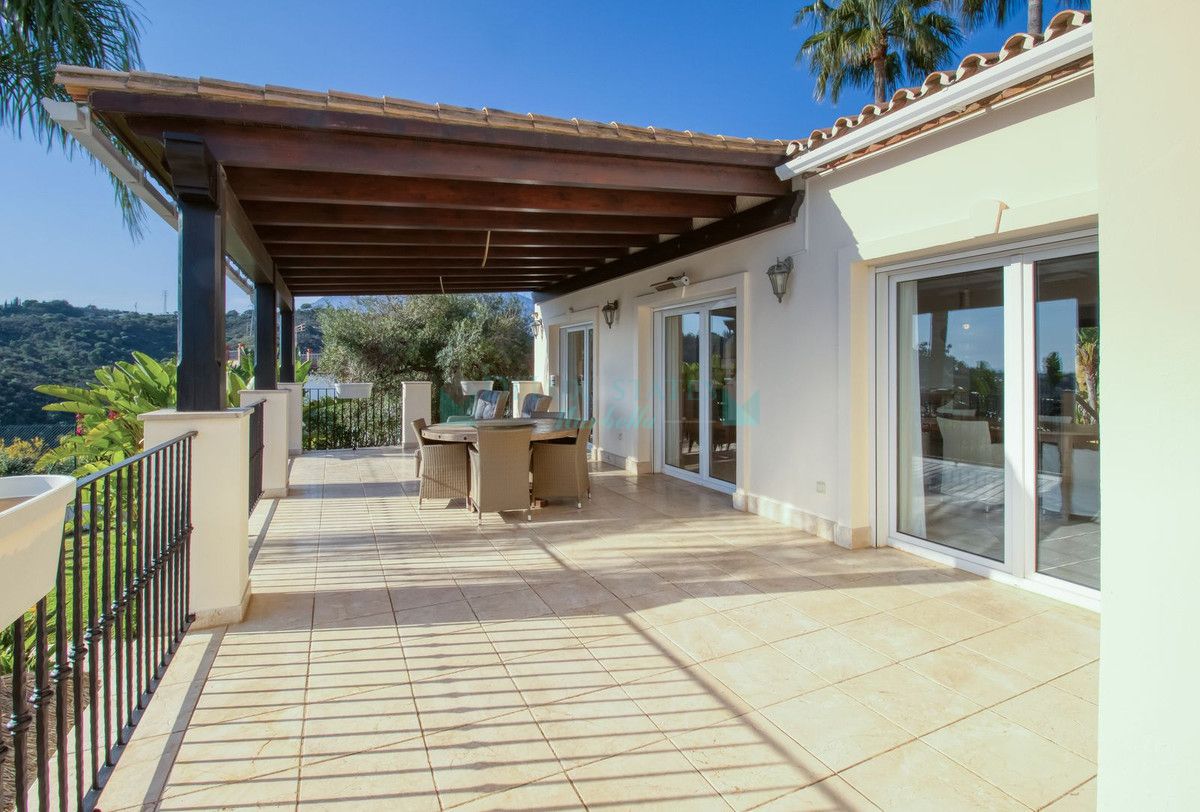 Villa for sale in Estepona