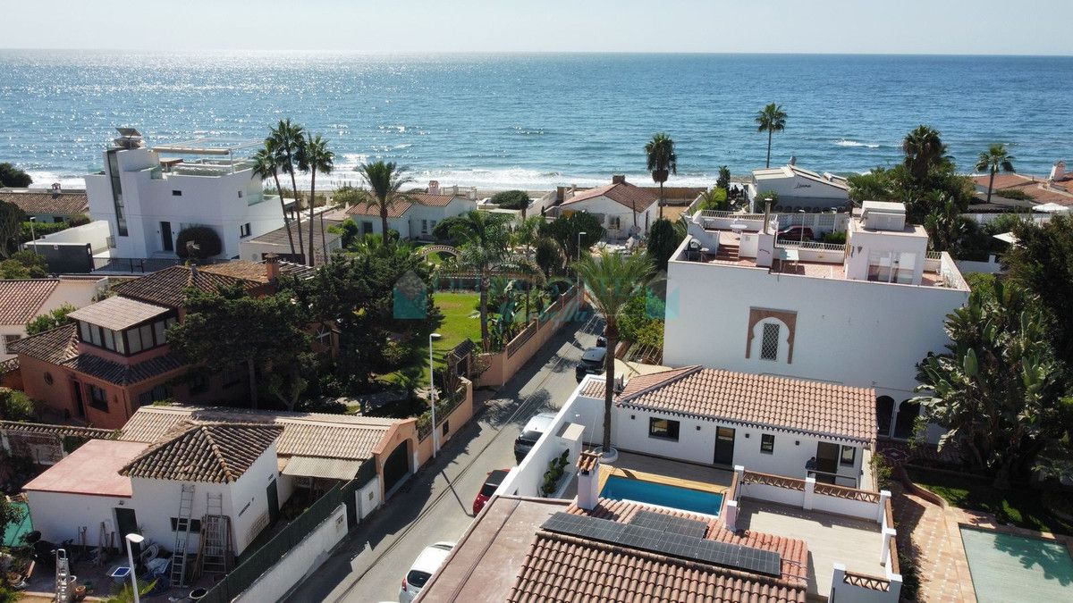 Villa en venta en Costabella, Marbella Este