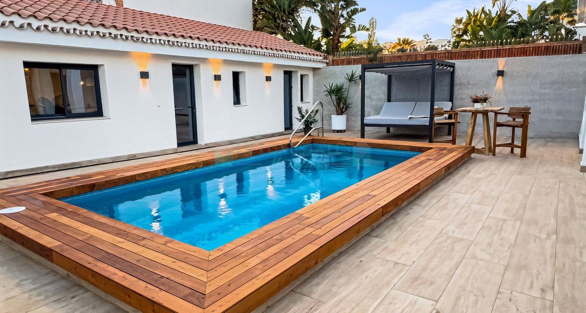 Villa en venta en Costabella, Marbella Este