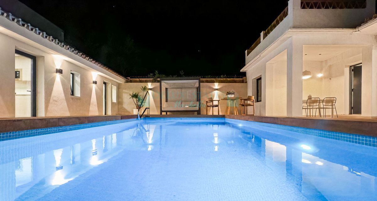 Villa en venta en Costabella, Marbella Este