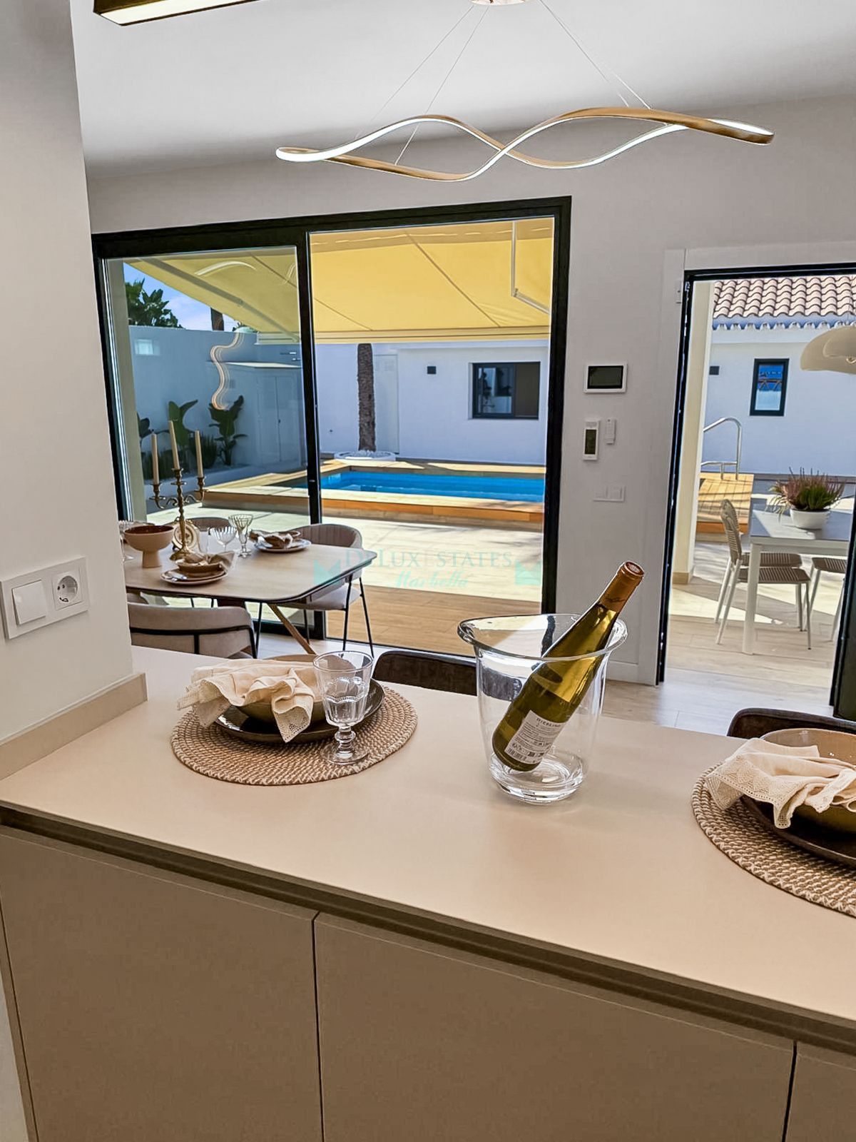 Villa en venta en Costabella, Marbella Este