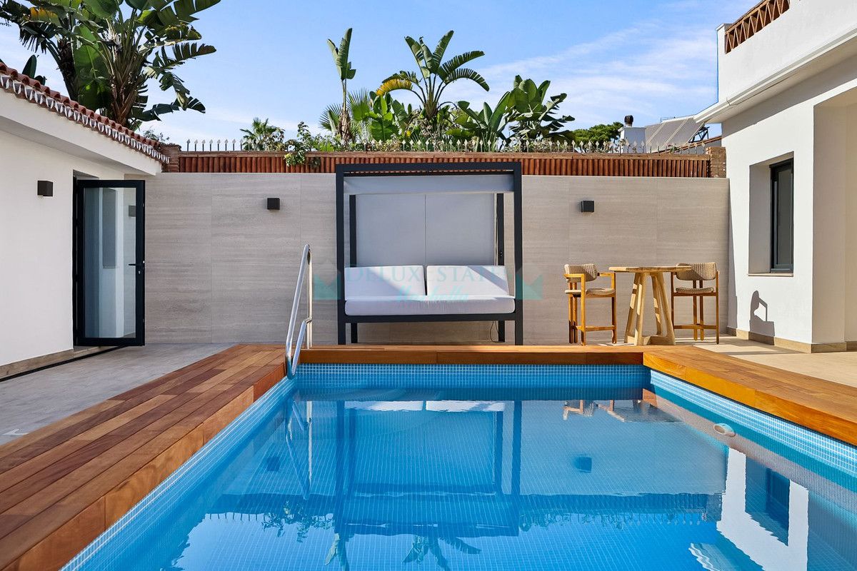 Villa en venta en Costabella, Marbella Este