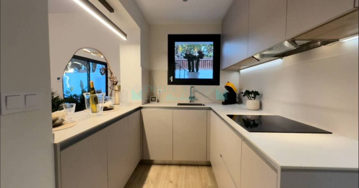 Villa en venta en Costabella, Marbella Este