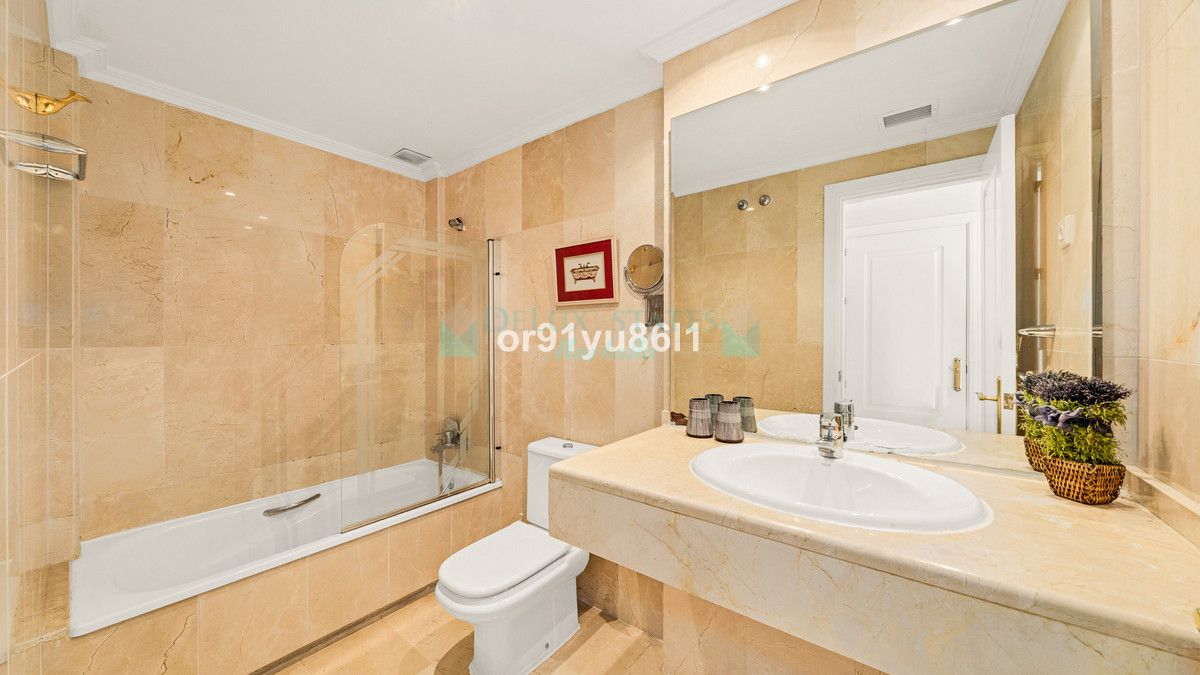 Ground Floor Apartment for sale in Marbella Golden Mile