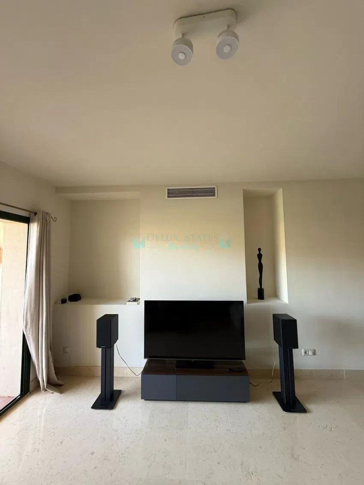 Apartment for sale in Benahavis